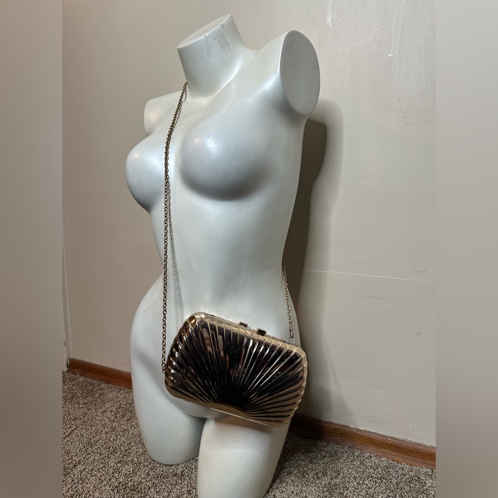Gold clutch